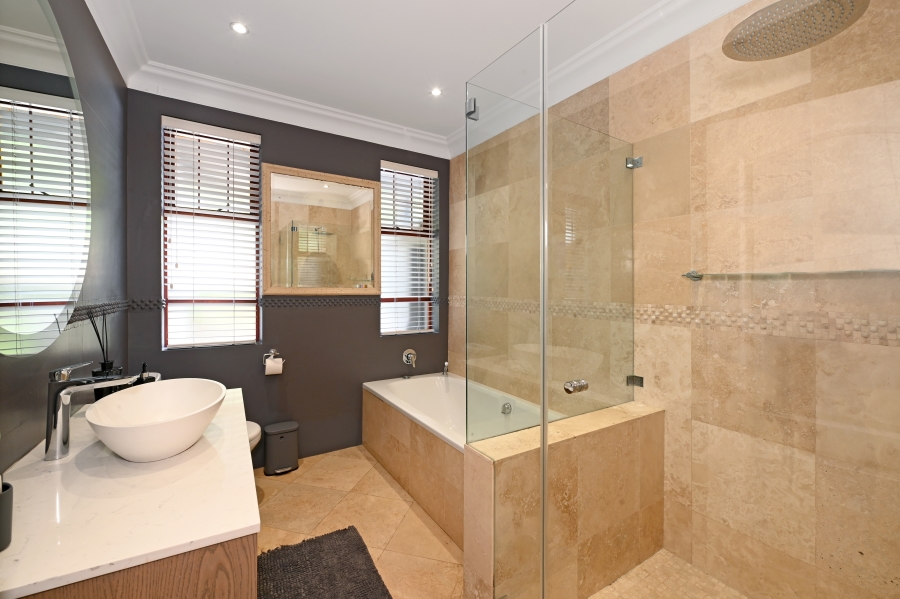 To Let 4 Bedroom Property for Rent in Constantia Western Cape